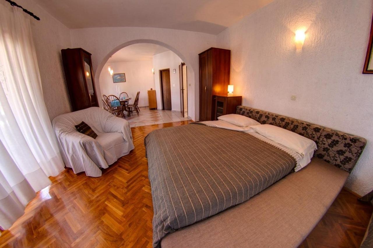 Malinska Apartment 1 Sveti Anton エクステリア 写真